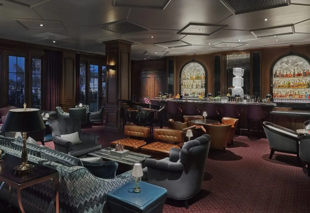 The Manor Bar provides a cozy yet sultry environ